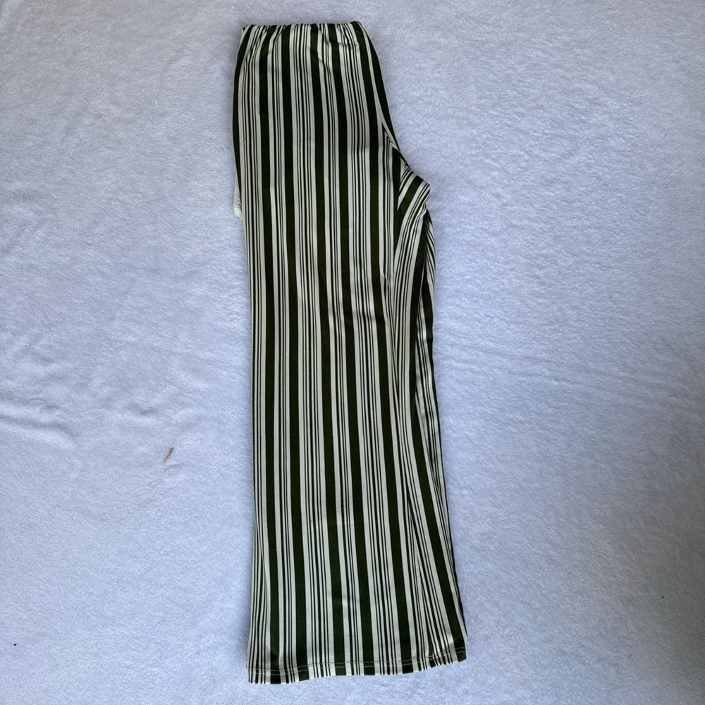 Stylish Kids Striped Romper in green  and White - Picture 10 of 13